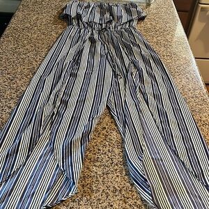 Pants jumpsuit with slits in the front very nice comfortable and classy